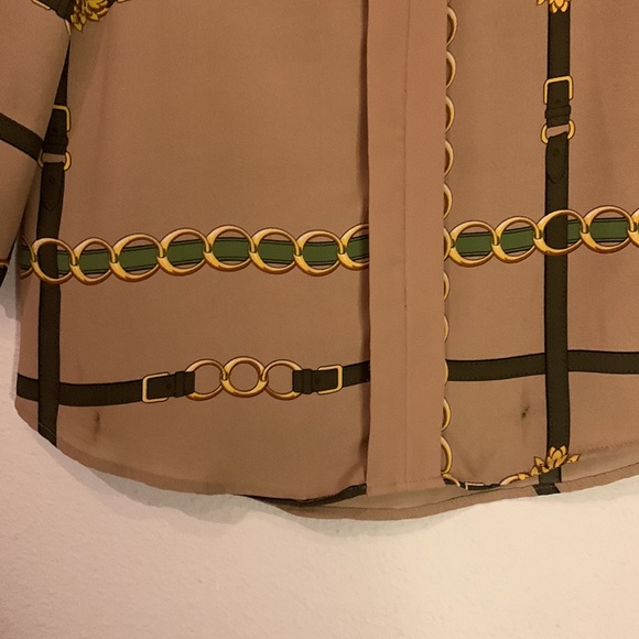 New York & Company Tan Printed V-neck Blouse. Size XS. New ! - Picture 9 of 10